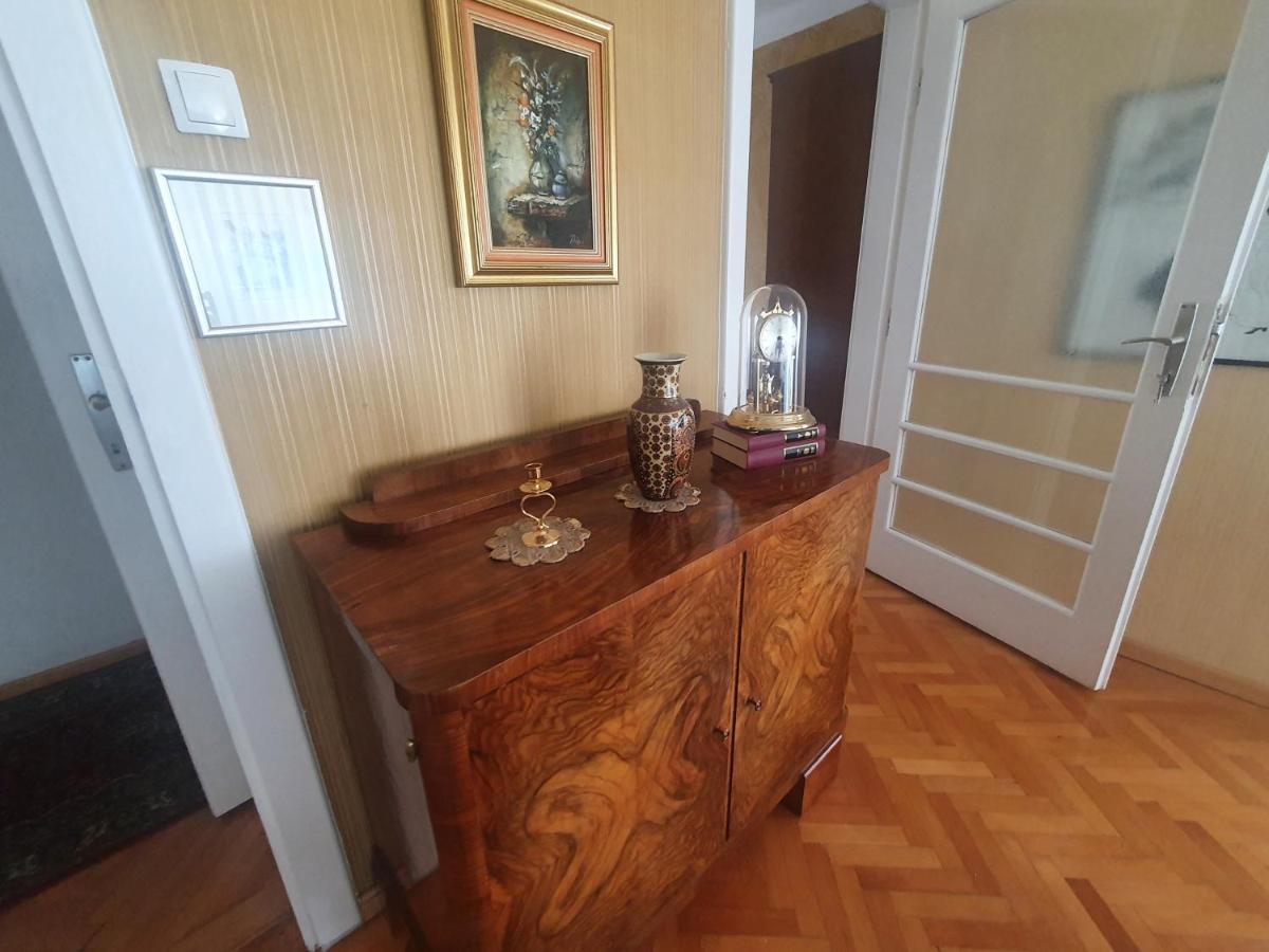 Vijecnica Tuzlaks * Sarajevo